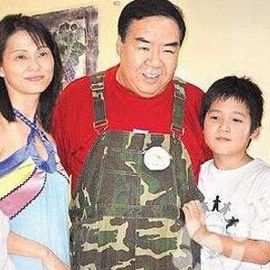 74岁“肥猫”郑则仕10公里马拉松完赛：苦尽甘来，健身之旅过瘾非凡