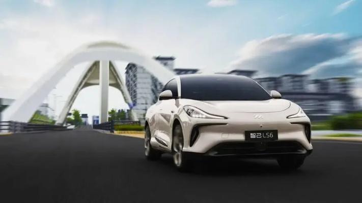 国产新秀颜值对决：智己LS6与莲花Emira谁更胜一筹？