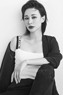 香肩诱惑“浩浩妈”惊艳登场，邻家御姐魅力满分！