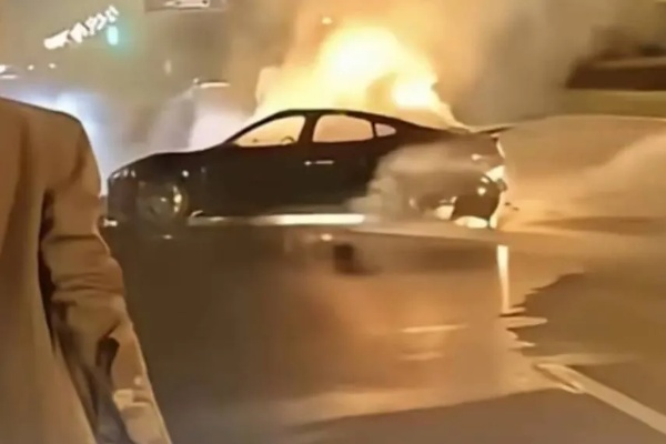 小米汽车突发两起火情，官方紧急回应揭示安全新挑战