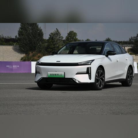 吉利银河V900载42人破纪录，26.98万起定义新标杆