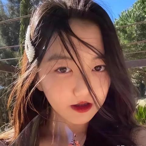 20岁李嫣气质卓绝，神似王菲，惊艳亮相娱乐圈