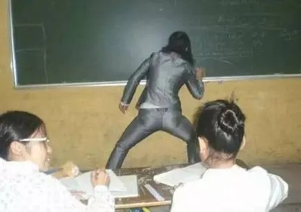 女教师圣杯进化论：揭秘白过白种妞的囧图新篇章