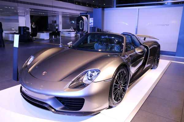 全球独享!605万打造定制版纯橙918 Spyder,奢华新标杆 全球独享!605万打造定制版纯橙918 Spyder,奢华新标杆