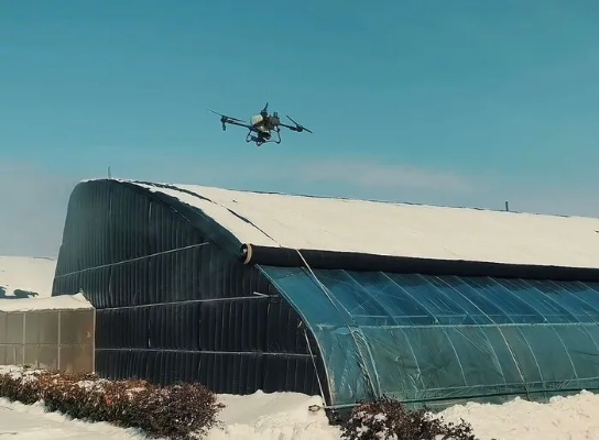 无人机除雪生意火爆，飞手300元/小时抢手，活儿多到干不完！