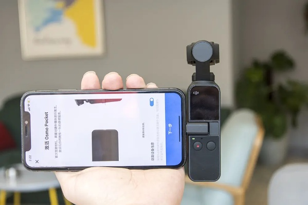 大疆Osmo Pocket 4新春升级:旋转屏+一键变焦,畅享新视界 大疆Osmo Pocket 4新春升级:旋转屏+一键变焦,畅享新视界