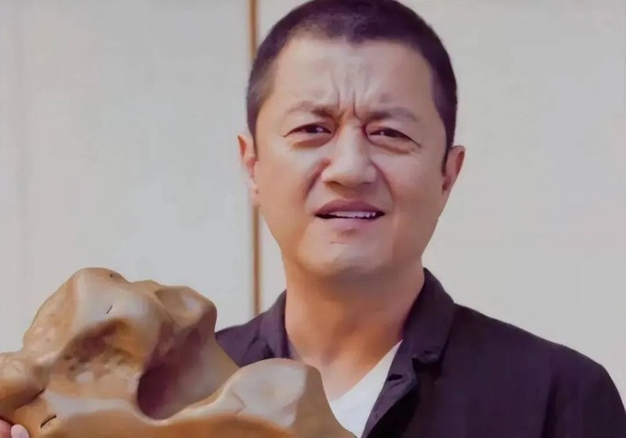 直播奇迹!李亚鹏30日狂揽亿级销量,粉丝激增350万,带货力惊人! 直播奇迹!李亚鹏30日狂揽亿级销量,粉丝激增350万,带货力惊人!