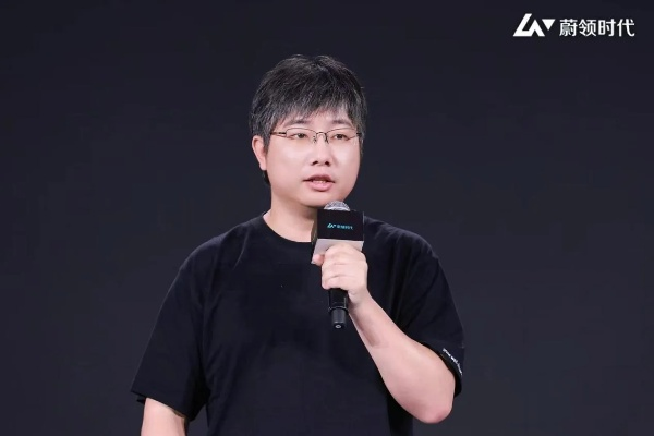 AI形象热卖10亿！网红“无语哥”AI形象成新宠