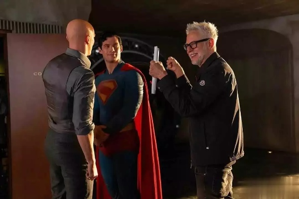 古恩导演自曝：超人救松鼠被嫌，险删改剧情引热议