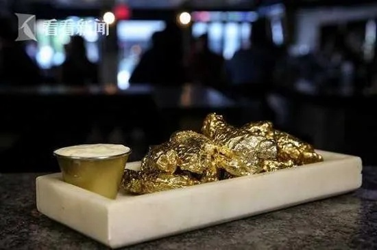 小鹏年会惊爆24K纯金工牌，黄金价值闪耀全场！