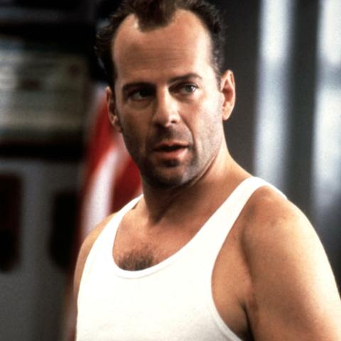 昔日硬汉布鲁斯·威利斯痴呆现状，令人唏嘘揭示新人生