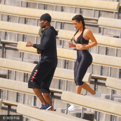 金卡戴珊45岁身材绝密揭秘：逆龄健身秘籍大公开