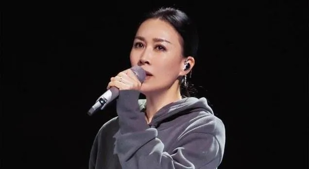 那英《歌手》幕后劝诫:新人需深思熟虑,避免PTSD阴影笼罩 那英《歌手》幕后劝诫:新人需深思熟虑,避免PTSD阴影笼罩