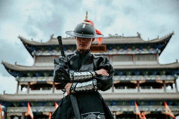 穿越时空，锦衣卫改写历史传奇