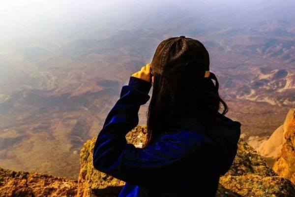 《孤山独影》巅峰启航——探索未知,攀登新境界 《孤山独影》巅峰启航——探索未知,攀登新境界