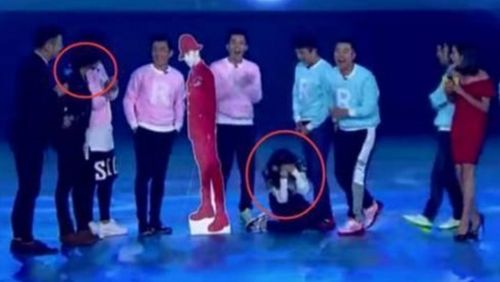 周杰伦陈奕迅王俊凯澳网同框，明星互动新视角：啃汉堡萌态抢镜