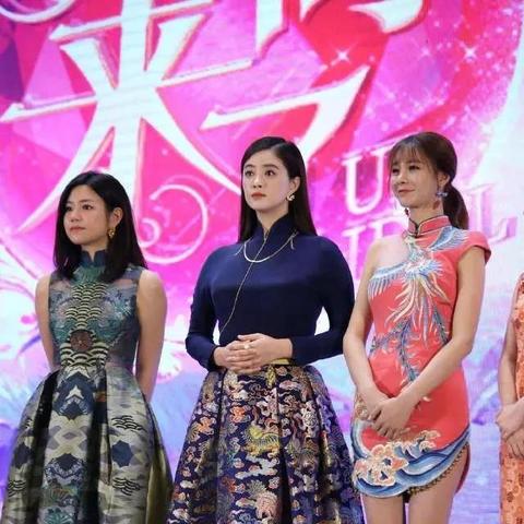 时尚秀场模特换装瞬间,英语老师教学新视角揭秘 时尚秀场模特换装瞬间,英语老师教学新视角揭秘