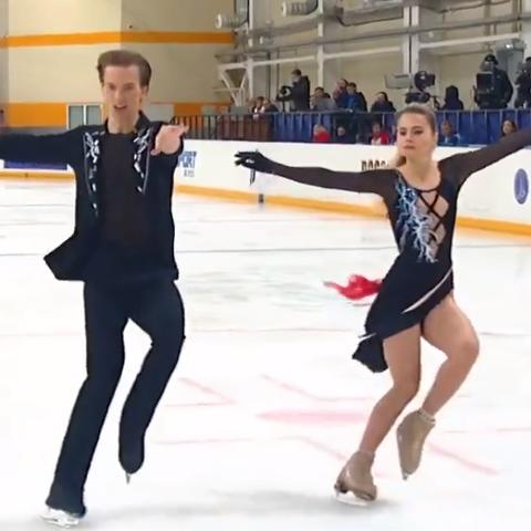 时尚秀场模特换装瞬间,英语老师教学新视角揭秘 时尚秀场模特换装瞬间,英语老师教学新视角揭秘