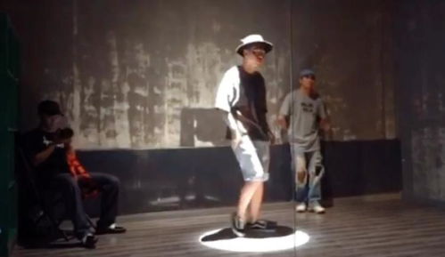 谭警官遇气球哥，为什么这个「街头偶遇」成了玩家眼里的「情感关卡天花板」？