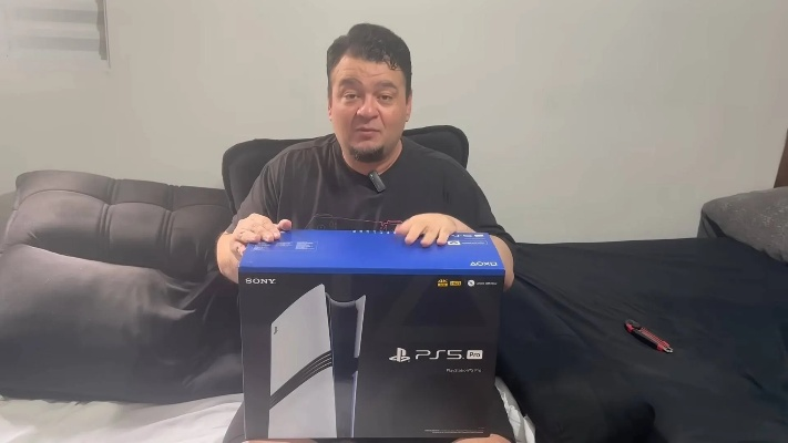 PS5 Pro升级大礼包揭秘：8TB硬盘，神仙女友晒真实力！