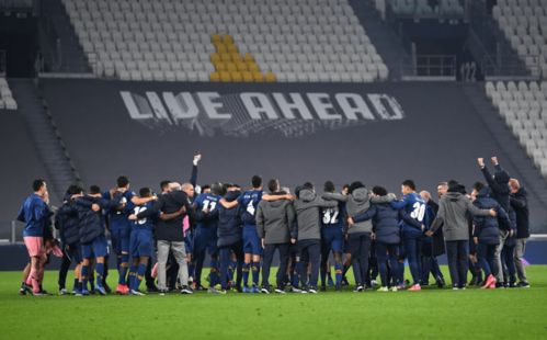 蓝衣统帅勇闯关,蓝桥球王显神威,一夫当关显英姿 蓝衣统帅勇闯关,蓝桥球王显神威,一夫当关显英姿