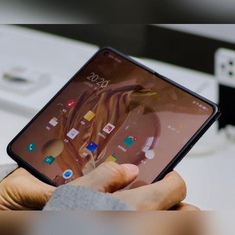 苹果双折叠新突破：大屏小屏双布局惊艳亮相