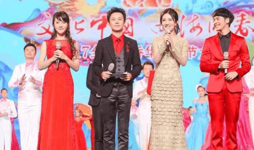 辽视春晚六冠主持刘心悦39岁惊艳春晚新秀