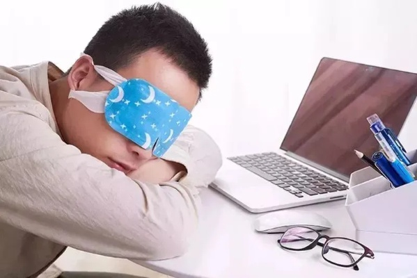 戴眼罩竟致视力骤降!一觉醒来从1.2跌至0.6,揭秘护眼误区 戴眼罩竟致视力骤降!一觉醒来从1.2跌至0.6,揭秘护眼误区