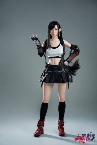 韩国Coser完美演绎《最终幻想7》蒂法，神态可人身姿曼妙再现经典