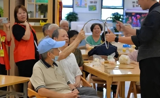 八旬老人误开会员，全额退款保障，自动扣费12月问题解决