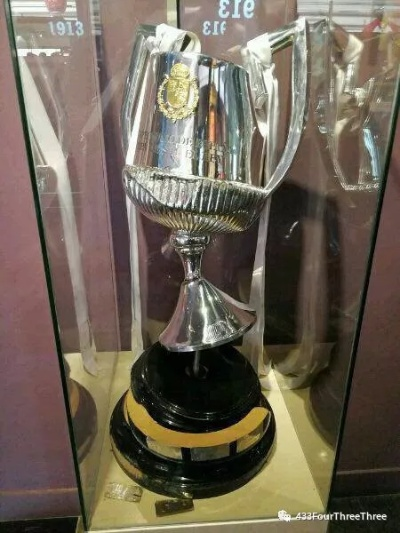 斯诺克德国大师赛奖杯撞脸果盘，网友：我妈果然不凡！