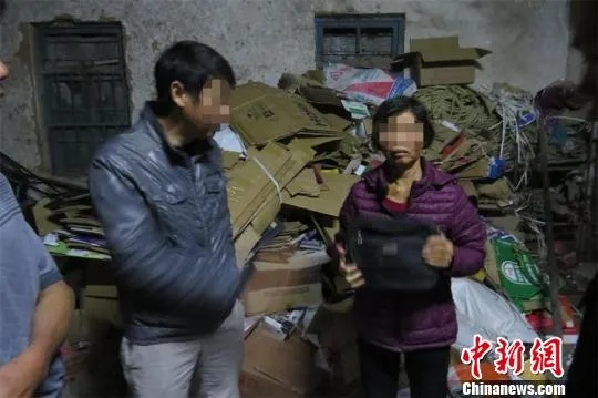 男子三年积少成多偷废纸箱3.5万斤,获刑一年警示环保意识缺失 男子三年积少成多偷废纸箱3.5万斤,获刑一年警示环保意识缺失