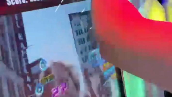 韩流狂热三姐妹，手机被收后悲剧跳楼，揭秘恋爱游戏成瘾新警示