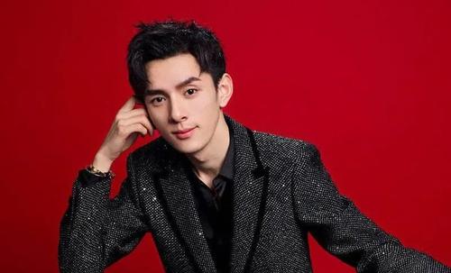 吴京紧急护理唇部，意外曝光护肤新秘籍