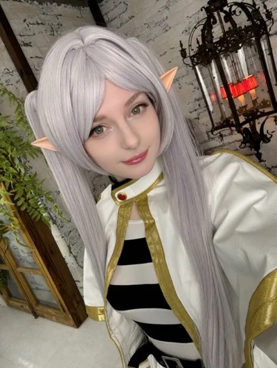 艾什莉体模COS芙莉莲：女神穿搭揭秘，清冷风格美翻天