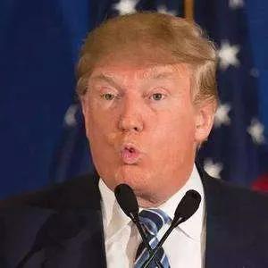 贝索斯透视妻亮相，揭秘侃爷入院真相