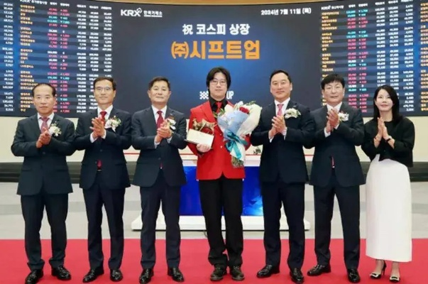 剑星1年狂揽千亿韩元，美女摇钱树紧追妮姬改写传奇