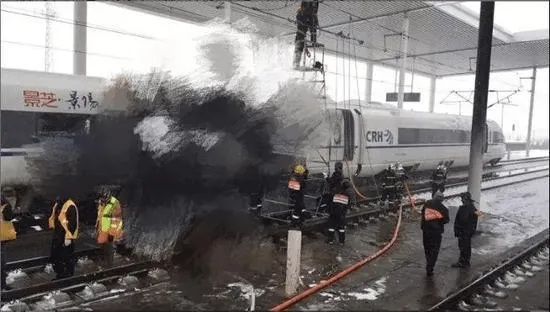 2025高铁吸烟处罚标准，男子不差钱随便罚狂言引发信用破产+拘留实录