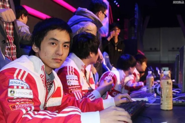 WE草莓退役后年入百万？电竞选手退役的4种生存模式揭秘