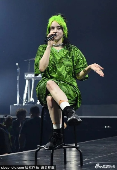 碧梨演唱会新造型惊艳亮相,大胆创新引领时尚潮流 碧梨演唱会新造型惊艳亮相,大胆创新引领时尚潮流