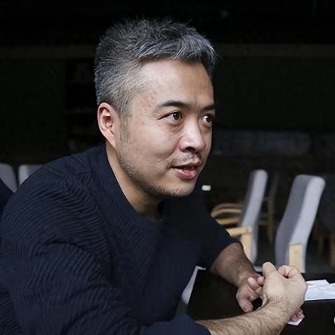 足坛巨星年薪不敌女网红，收入差距引发网友热议**价值观**冲击