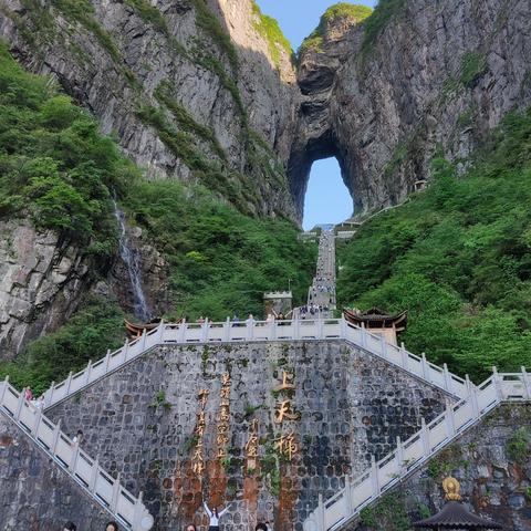 凤凰传奇私服怎么选服不踩坑？2025年内部实测渠道与避坑指南