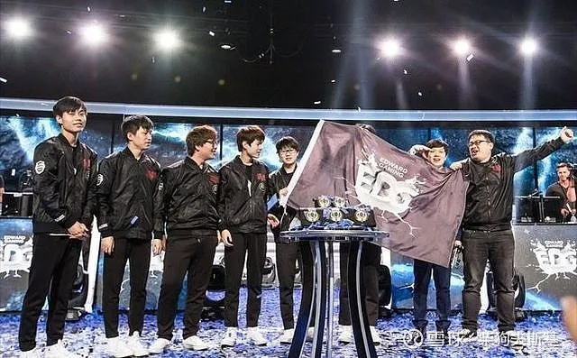 LPL2015经典战役复盘，EDG夺冠背后的版本密码与时代转折点