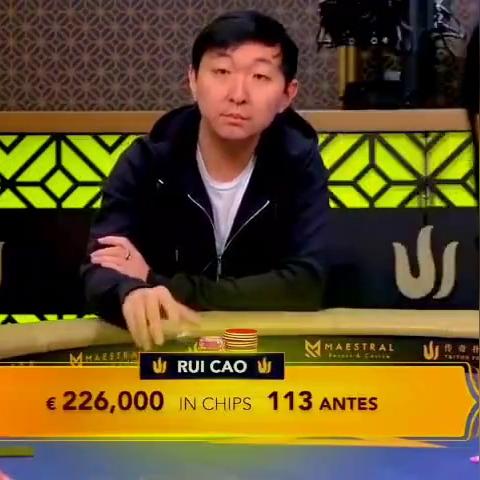 卡姐演唱会惨烈瞬间,造型惊艳却令人心疼不已! 卡姐演唱会惨烈瞬间,造型惊艳却令人心疼不已!