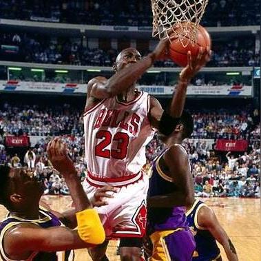 乔丹投篮动作怎么练？2025后仰跳投 biomechanics 全解析