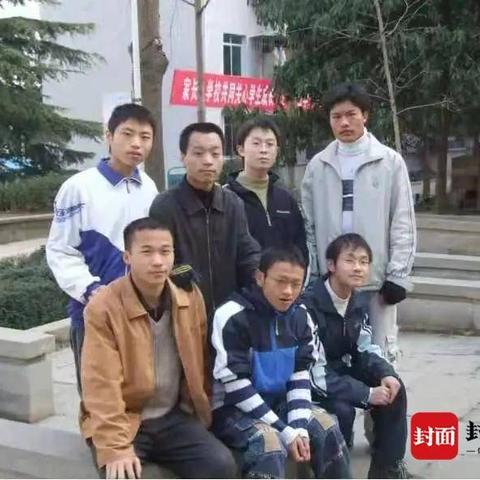 18岁CEO爆火后现状，推迟年会只为回母校