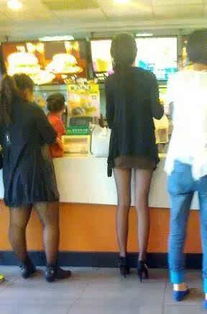 除夕夜秒懂对决，黑丝与裸足的玩家痛点解析