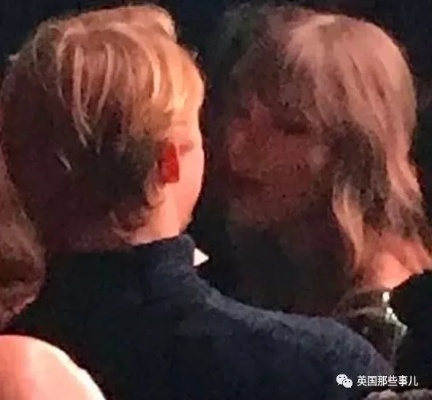 霉霉被男友搂怀中类型全解码，2025情侣亲密姿势心理学与粉丝实战指南