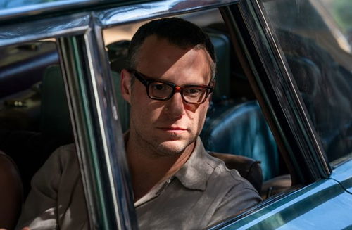 吴京新片镖人票房破2亿,最终票房能否冲破10亿大关成谜! 吴京新片镖人票房破2亿,最终票房能否冲破10亿大关成谜!