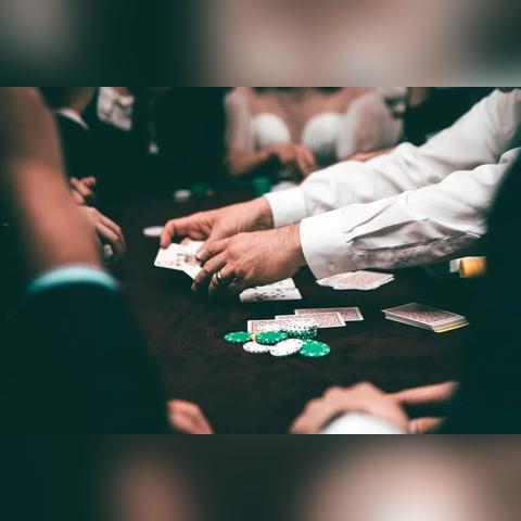 电子游戏魅力不再？博彩与成人内容成吸引力劲敌